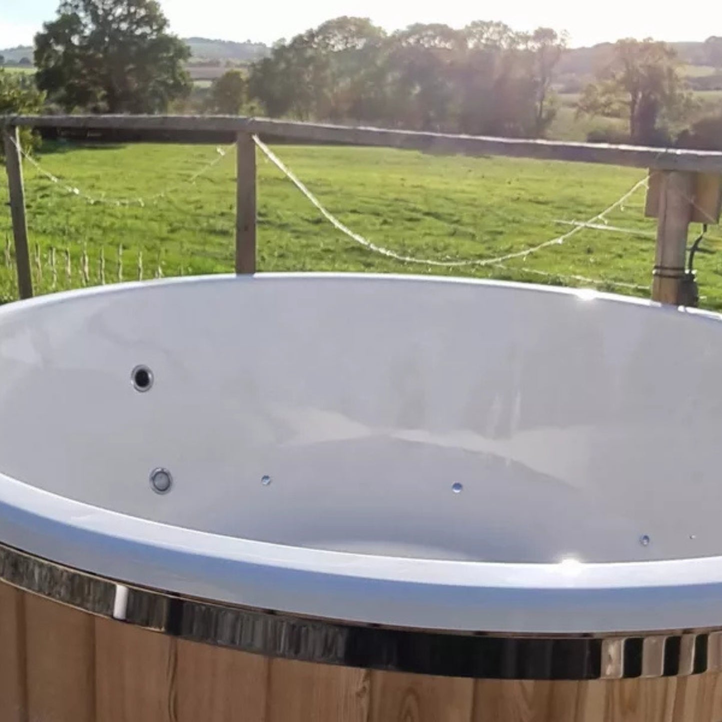 4-6 Person Wood-Fired Hot Tub | Round Shape | Fibreglass Liner