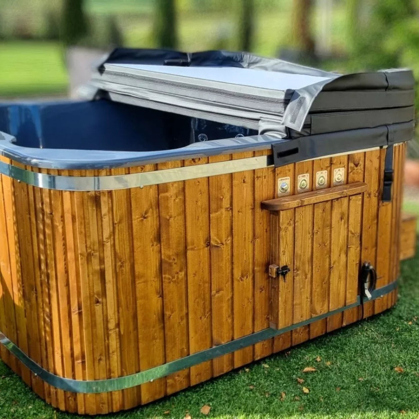 6-8 Person Wood-Fired Hot Tub | Square Shape | Fibreglass Liner